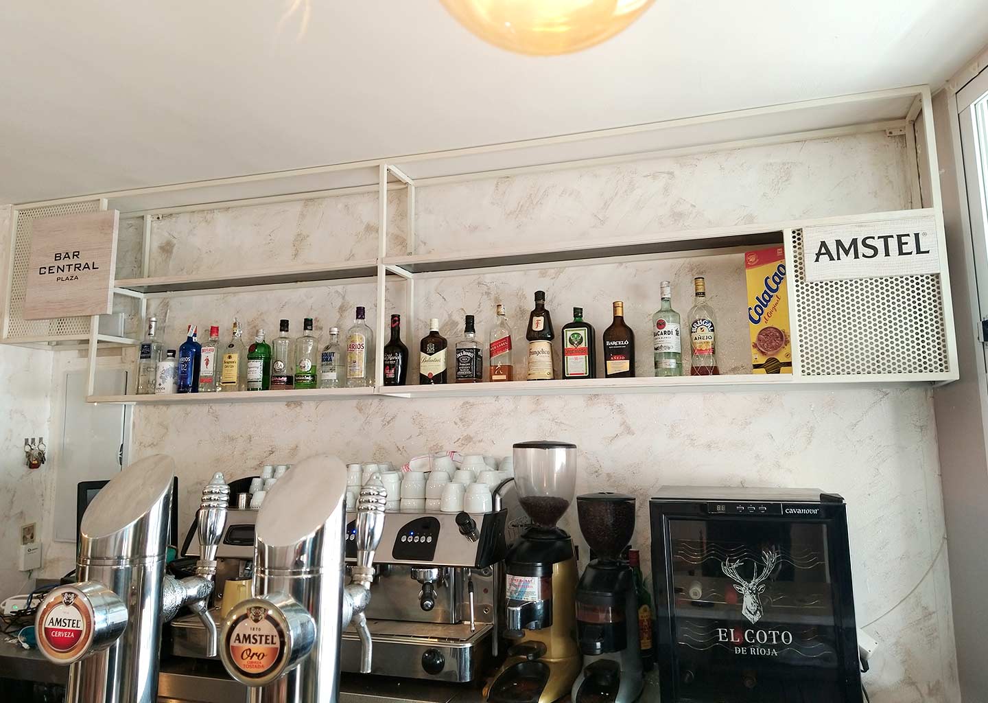 Estanterías botellero bar