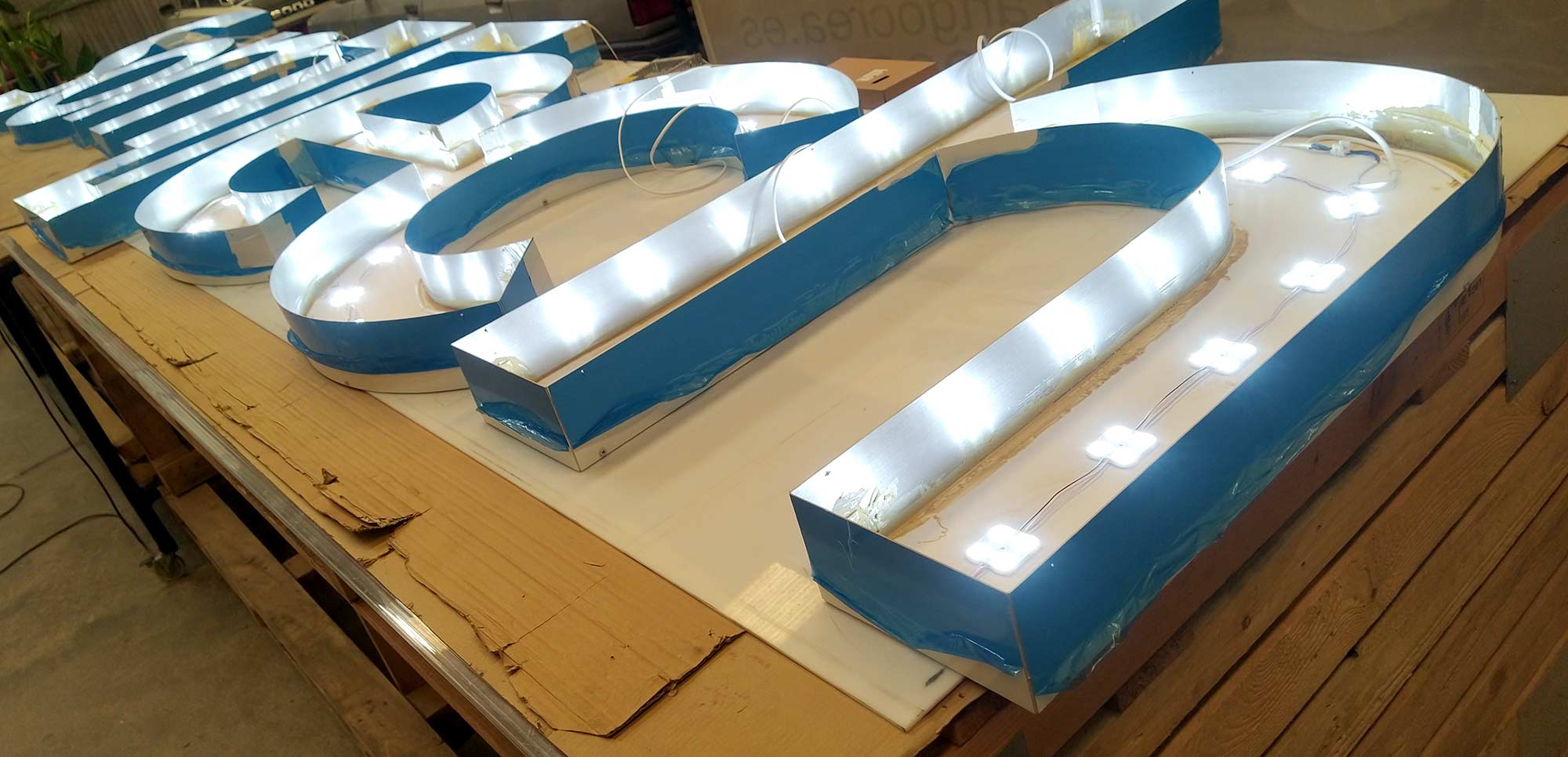 Fabricación propia de los rótulos