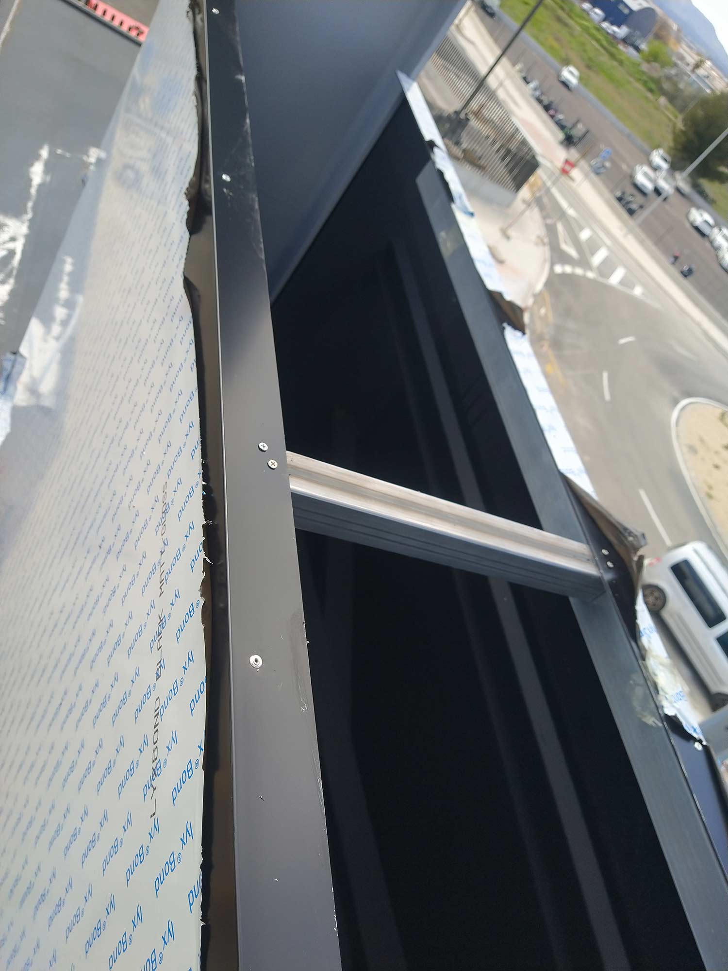 Instalación Monolito Corporativo