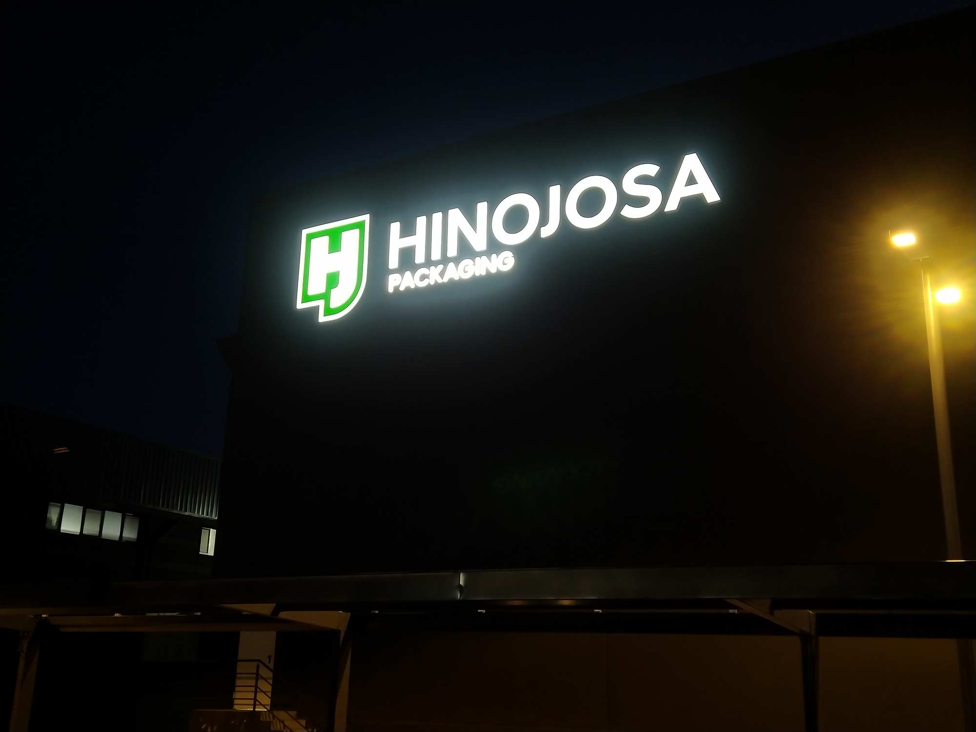 Instalación rótulo luminosos