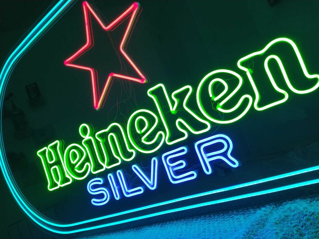 Rótulo luminoso Heineken