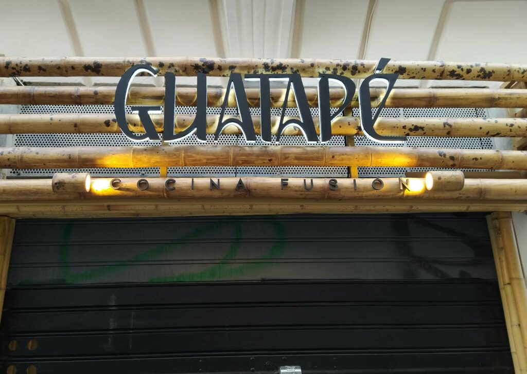 Guatapé rótulo entrada
